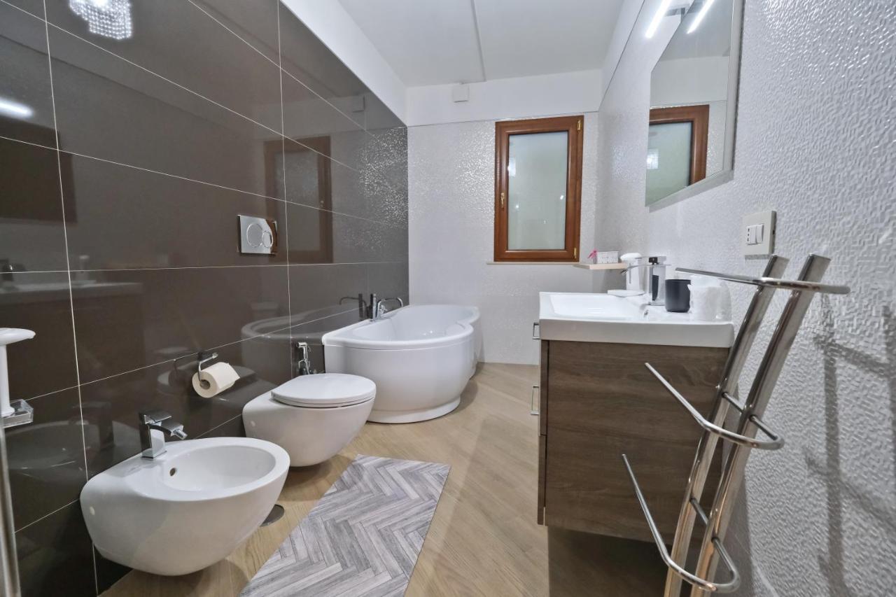 Modern House - 5 Stelle - Posto Auto Privato Apartamento Brindisi Exterior foto